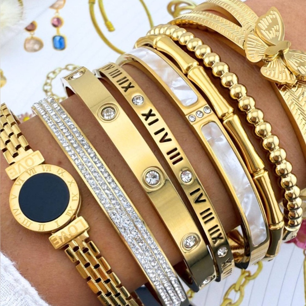 Elegant 18k Gold Plated Bangle Bracelet with Cubic Zirconia